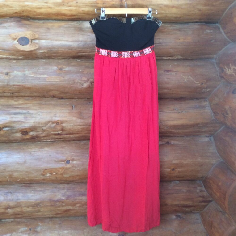 Windsor Embroidered Waist Flowy Strapless Red Black Maxi Dress Size Medium